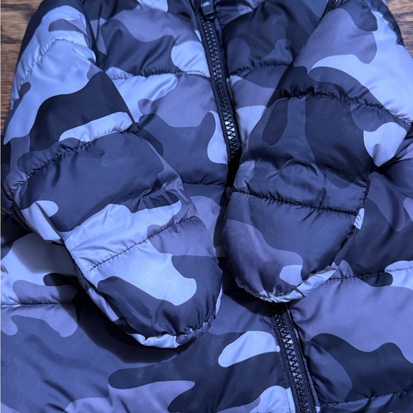 Michael Kors winter snowsuit for baby in gray and white camouflage print 0-6Mths - Picture 3 of 7